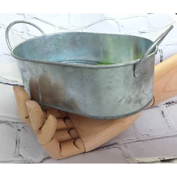 Button Tin - Picture 3 of 4